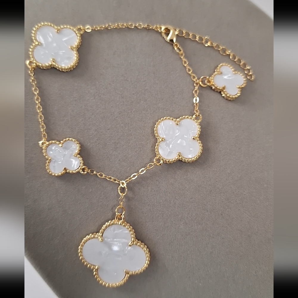 Mother Of Pearl Dangle Clover Bracelet - Picture 5 of 6